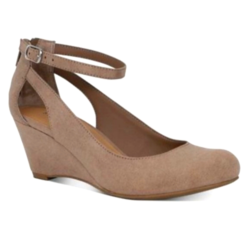 American Rag Womens Miley Faux Suede Chop Out Wedge Heels  *Size 8*